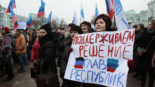 Митинг в Луганске с требованием прекращения блокады Донбасса. Архивное фото Митинг в Луганске с требованием прекращения блокады Донбасса. Архивное фото
