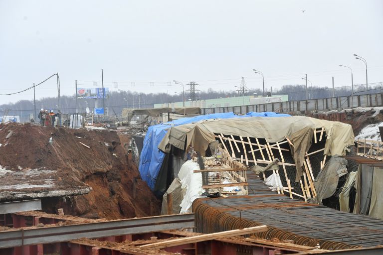 Обрушение строящегося тоннеля на Калужском шоссе Обрушение строящегося тоннеля на Калужском шоссе