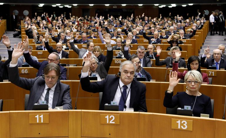 Члены Европейского парламента голосуют за снятие парламентского иммунитета с лидера партии Национальный фронт Марин Ле Пен. 2 марта 2017