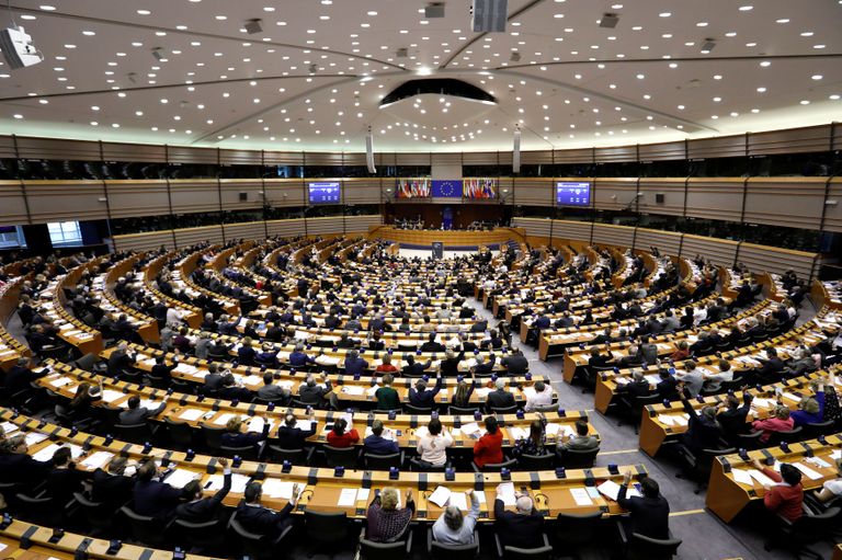 Голосование за снятие парламентского иммунитета с лидера партии Национальный фронт Марин Ле Пен. 2 марта 2017 года Голосование за снятие парламентского иммунитета с лидера партии Национальный фронт Марин Ле Пен. 2 марта 2017 года