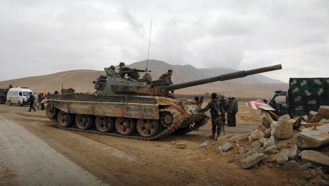 Военная техника сирийской армии в районе Пальмиры Военная техника сирийской армии в районе Пальмиры