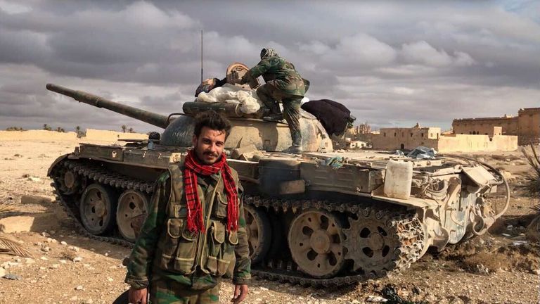 Военнослужащие Сирийской Арабской Республики возле историко-архитектурного комплекса Древней Пальмиры в сирийской провинции Хомс Военнослужащие Сирийской Арабской Республики возле историко-архитектурного комплекса Древней Пальмиры в сирийской провинции Хомс