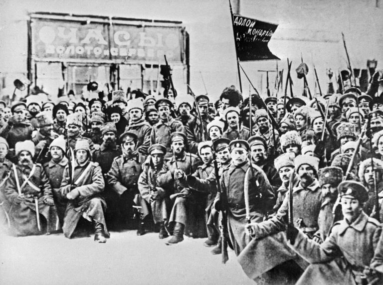 Солдаты Волынского полка, принимавшие участие в февральской революции 1917 года. Петроград, март 1917 года Солдаты Волынского полка, принимавшие участие в февральской революции 1917 года. Петроград, март 1917 года