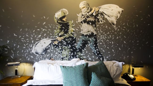 Отель Walled Off Hotel в Вифлееме, открытый художником Бэнкси Отель Walled Off Hotel в Вифлееме, открытый художником Бэнкси