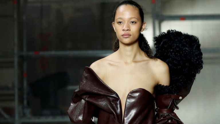 Показ Anthony Vaccarello в рамках Недели моды в Париже Показ Anthony Vaccarello в рамках Недели моды в Париже