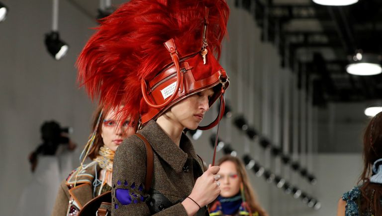 Показ John Galliano в рамках Недели моды в Париже Показ John Galliano в рамках Недели моды в Париже