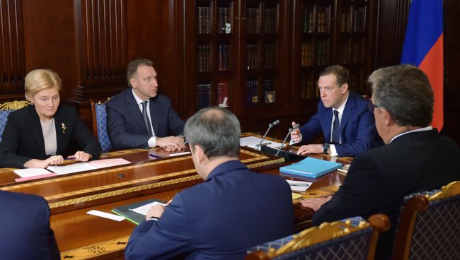 Председатель правительства Дмитрий Медведев проводит совещание с вице-премьерами. 6 марта 2017 Председатель правительства Дмитрий Медведев проводит совещание с вице-премьерами. 6 марта 2017