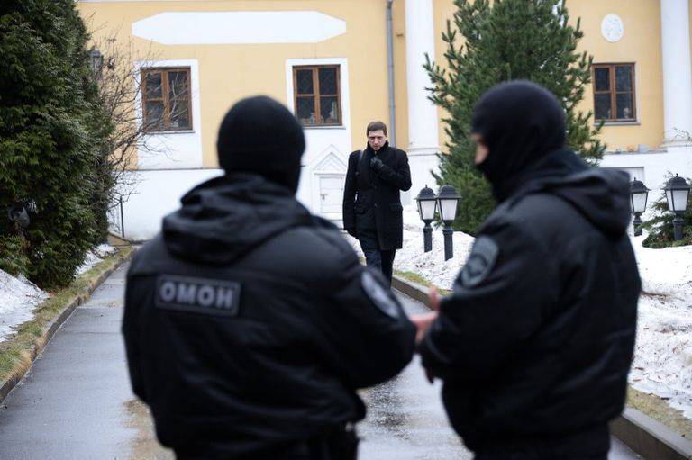 Сотрудники правоохранительных органов проводят обыск в московском Международном центре Рерихов в Москве. 7 марта 2017 Сотрудники правоохранительных органов проводят обыск в московском Международном центре Рерихов в Москве. 7 марта 2017