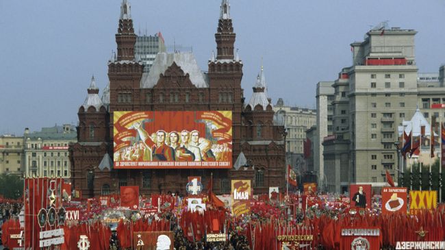 Первомайская демонстрация на Красной площади Первомайская демонстрация на Красной площади