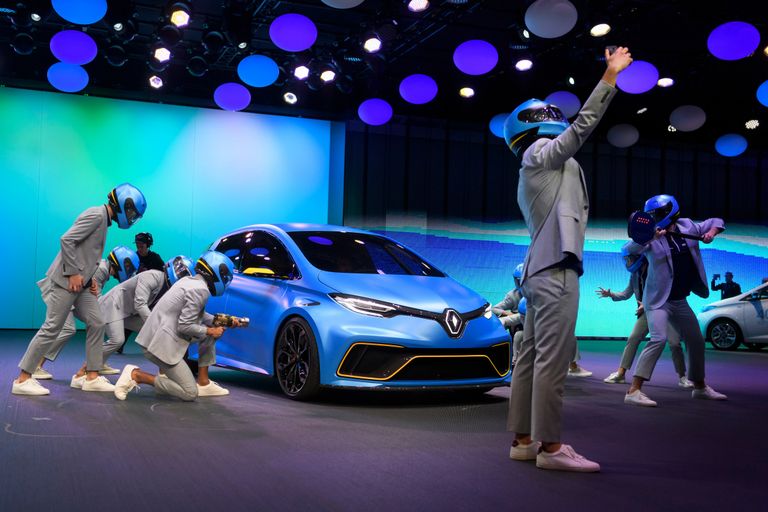 Автомобиль Renault ZOE e-Sport на Женевском международном автосалоне Автомобиль Renault ZOE e-Sport на Женевском международном автосалоне