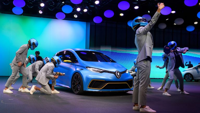 Автомобиль Renault ZOE e-Sport на Женевском международном автосалоне Автомобиль Renault ZOE e-Sport на Женевском международном автосалоне