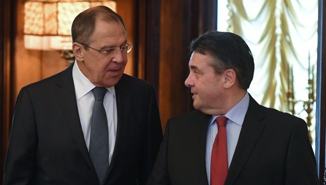 Министр иностранных дел РФ Сергей Лавров (слева) и министр иностранных дел Германии Зигмар Габриэль. Архивное фото Министр иностранных дел РФ Сергей Лавров (слева) и министр иностранных дел Германии Зигмар Габриэль. Архивное фото