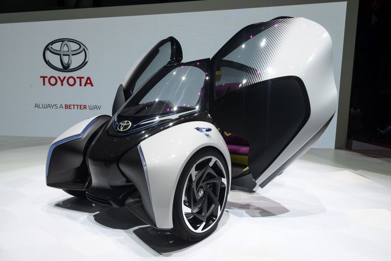 Автомобиль Toyota i-TRIL на Женевском международном автосалоне Автомобиль Toyota i-TRIL на Женевском международном автосалоне