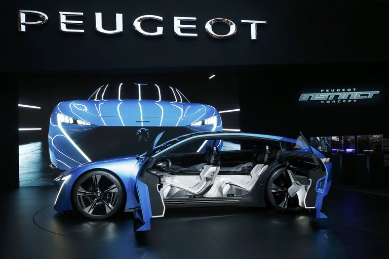Автомобиль Renault Trezor на Женевском международном автосалоне Автомобиль Renault Trezor на Женевском международном автосалоне
