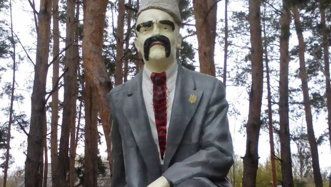Памятник Ленину превратили в памятник Тарасу Шевченко в Луганской области Памятник Ленину превратили в памятник Тарасу Шевченко в Луганской области
