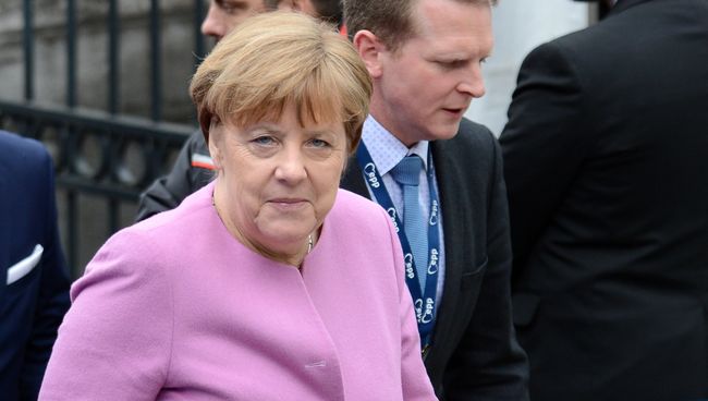 Канцлер Германии Ангела Меркель перед началом официальной встречи глав государств и правительств стран Евросоюза в Брюсселе. 9 марта 2017. Архивное фото Канцлер Германии Ангела Меркель перед началом официальной встречи глав государств и правительств стран Евросоюза в Брюсселе. 9 марта 2017. Архивное фото