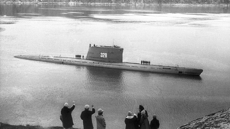 Подводная лодка Краснознаменного Северного флота вернулась из длительного похода Подводная лодка Краснознаменного Северного флота вернулась из длительного похода