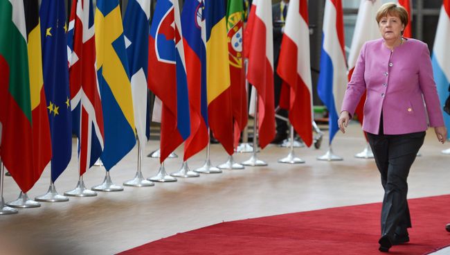 Ангела Меркель перед началом встречи глав государств и правительств стран Евросоюза в Брюсселе. 9 марта 2017 Ангела Меркель перед началом встречи глав государств и правительств стран Евросоюза в Брюсселе. 9 марта 2017
