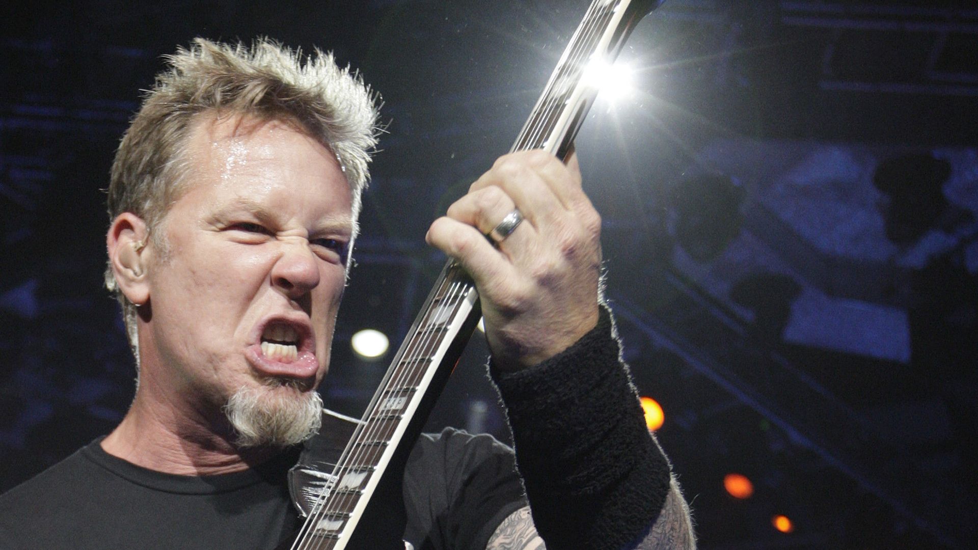 Вокалист и гитарист группы Metallica Джеймс Хэтфилд на концерте во время турне World Magnetic Tour в Вильнюсе Вокалист и гитарист группы Metallica Джеймс Хэтфилд на концерте во время турне World Magnetic Tour в Вильнюсе - РИА Новости, 1920, 04.09.2023