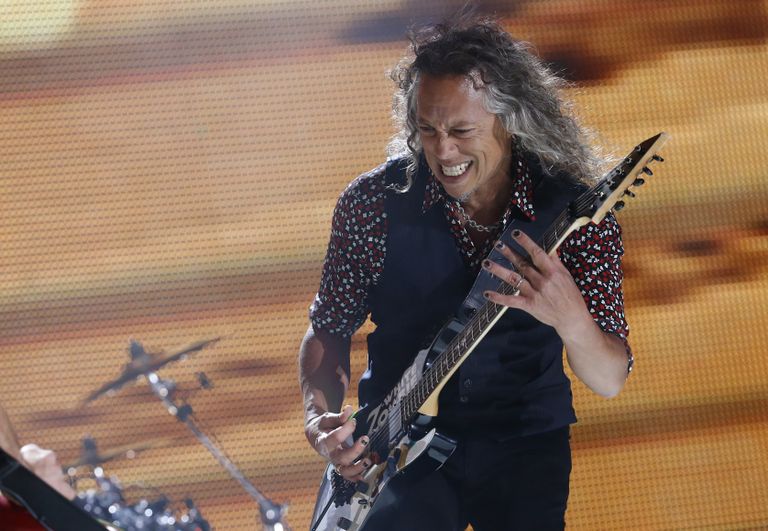 Гитарист группы Metallica Кирк Хэммет на концерте в Мехико
