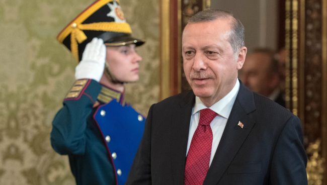 Президент Турции Реджеп Тайип Эрдоган перед началом беседы с президентом РФ Владимиром Путиным на шестом заседании Совета сотрудничества высшего уровня между РФ и Турцией Президент Турции Реджеп Тайип Эрдоган перед началом беседы с президентом РФ Владимиром Путиным на шестом заседании Совета сотрудничества высшего уровня между РФ и Турцией
