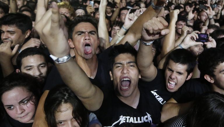 Поклонники группы Metallica на концерте в Асунсьоне, Парагвай Поклонники группы Metallica на концерте в Асунсьоне, Парагвай