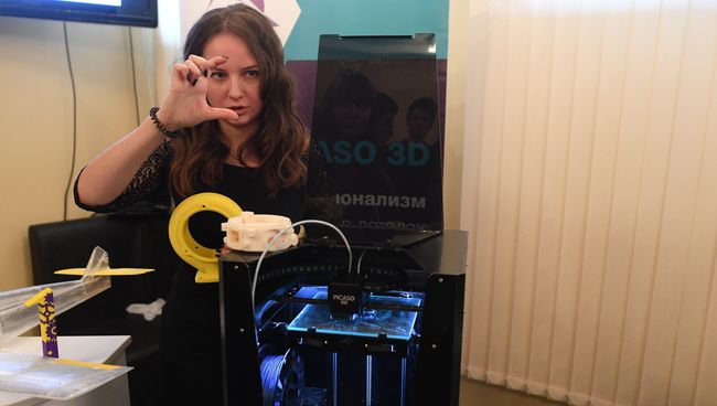 Многоцветный трехмерный принтер Designer 250, разработанный в Зеленограде