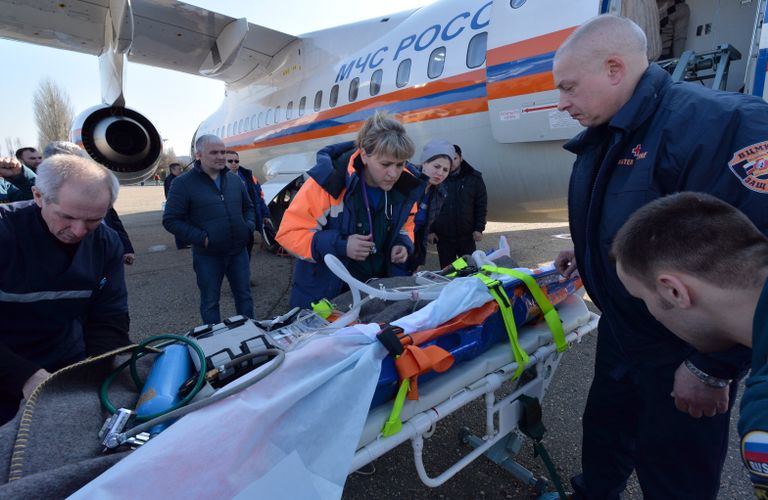 Самолет Ан-148 МЧС России осуществляет санитарно-авиационную эвакуацию тяжелобольного ребенка Самолет Ан-148 МЧС России осуществляет санитарно-авиационную эвакуацию тяжелобольного ребенка