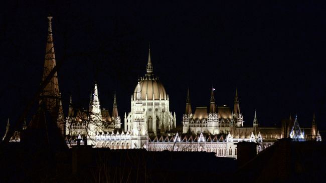 Здание парламента в Будапеште. Архивное фото Здание парламента в Будапеште. Архивное фото