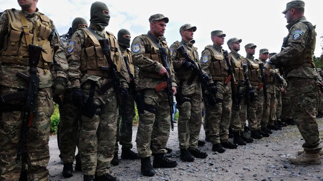 Добровольцы батальона Сич во время отправки в зону вооруженного конфликта на юго-восток Украины Добровольцы батальона Сич во время отправки в зону вооруженного конфликта на юго-восток Украины