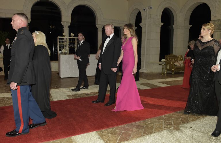 Президент США Дональд Трамп и первая леди Меланья Трамп в резиденции Мар-а-Лаго Президент США Дональд Трамп и первая леди Меланья Трамп в резиденции Мар-а-Лаго