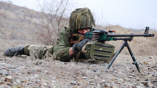 Боец Донецкой народной республики на учениях в Донецкой области. Архивное фото