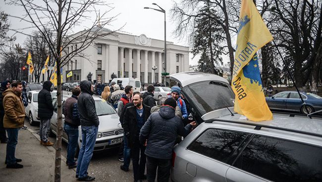 Активисты АвтоЕвроСилы пикетируют Раду Активисты АвтоЕвроСилы пикетируют Раду