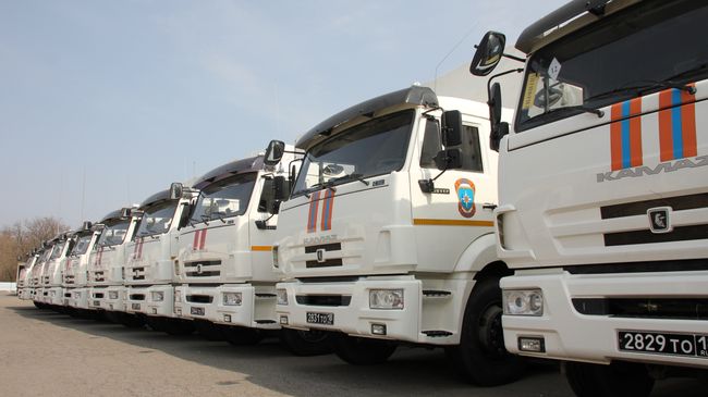 Автомобильная колонна с гуманитарным грузом для населения Донецкой и Луганской областей. Архивное фото Автомобильная колонна с гуманитарным грузом для населения Донецкой и Луганской областей. Архивное фото