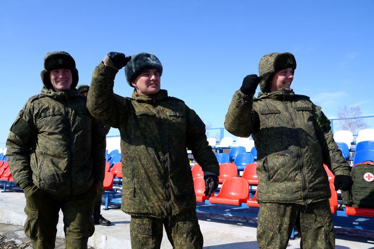 Военнослужащие во время индивидуальной гонки экипажей БМП в рамках всеармейского конкурса Танковый биатлон-2017 в Хабаровском крае Военнослужащие во время индивидуальной гонки экипажей БМП в рамках всеармейского конкурса Танковый биатлон-2017 в Хабаровском крае