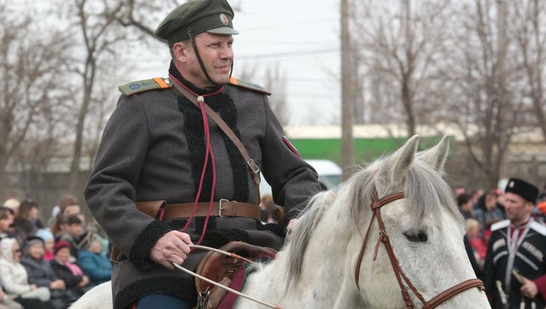 Участник театрализованной постановки Парад эпох на фестивале Крымская весна в селе Мирное Симферопольского района Республики Крым Участник театрализованной постановки Парад эпох на фестивале Крымская весна в селе Мирное Симферопольского района Республики Крым