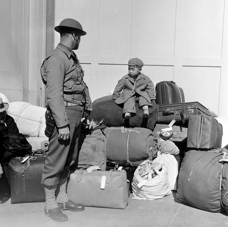 Интернирование японцев в США. 1942 год Интернирование японцев в США. 1942 год