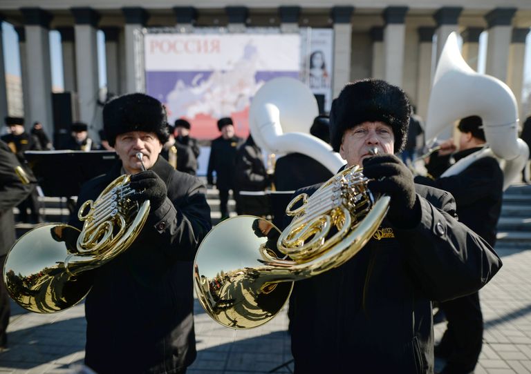Участники праздничного мероприятия Крымская весна! Мы вместе! в честь третьей годовщины присоединения Крыма с Россией в Новосибирске Участники праздничного мероприятия Крымская весна! Мы вместе! в честь третьей годовщины присоединения Крыма с Россией в Новосибирске