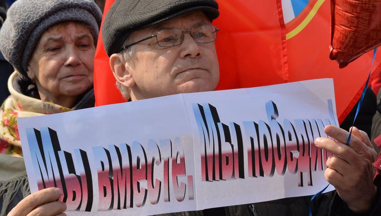 Участник митинга в честь третьей годовщины воссоединения Крыма с Россией во Владивостоке Участник митинга в честь третьей годовщины воссоединения Крыма с Россией во Владивостоке