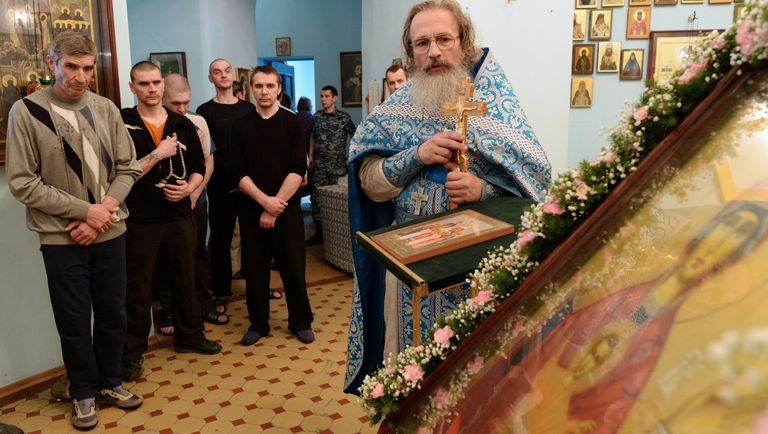 Служба в храме при Бутырской тюрьме