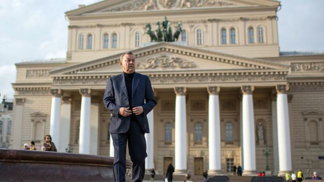 Директор Государственного академического Большого театра России Владимир Урин на Театральной площади. Архивное фото Директор Государственного академического Большого театра России Владимир Урин на Театральной площади. Архивное фото