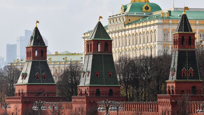 Башни Московского Кремля. Архивное фото Башни Московского Кремля. Архивное фото