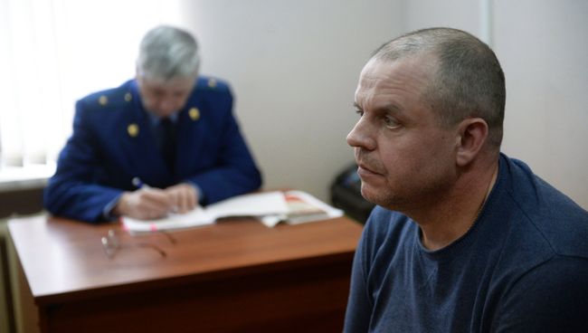 Начальник Казанского вокзала Сергей Донецкий, обвиняемый в коммерческом подкупе, в зале Мещанского суды Москвы. 20 марта 2017 Начальник Казанского вокзала Сергей Донецкий, обвиняемый в коммерческом подкупе, в зале Мещанского суды Москвы. 20 марта 2017