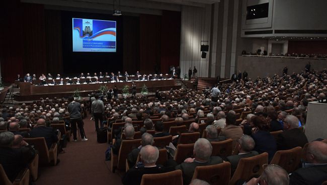 Участники на общем собрании Российской академии наук в Москве Участники на общем собрании Российской академии наук в Москве