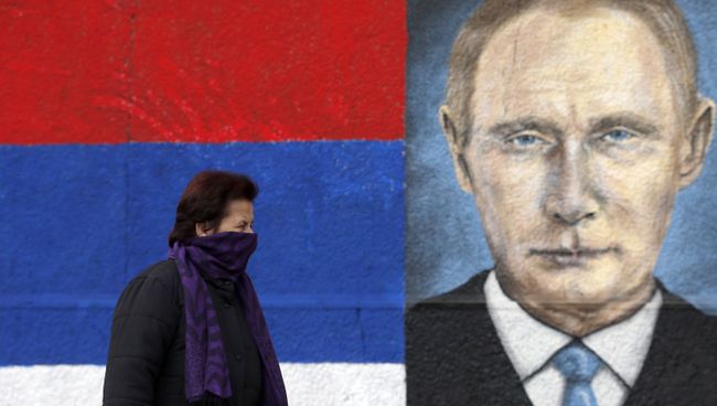 Граффити с изображением президента Росии Владимира Путина в пригороде Белграда, Сербия. Архивное фото