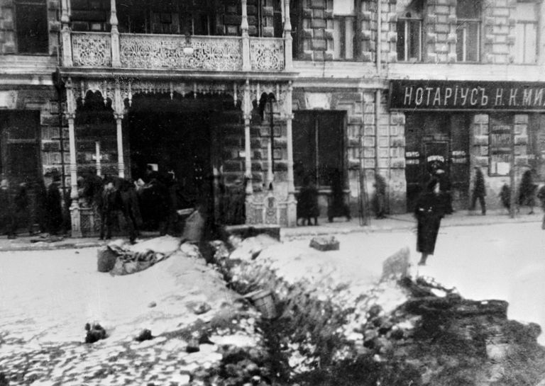Окопы на Вознесенской площади в Москве Окопы на Вознесенской площади в Москве
