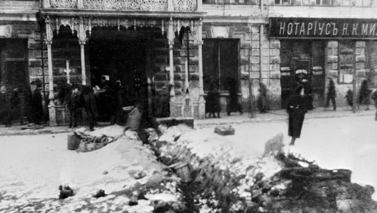 Окопы на Вознесенской площади в Москве Окопы на Вознесенской площади в Москве