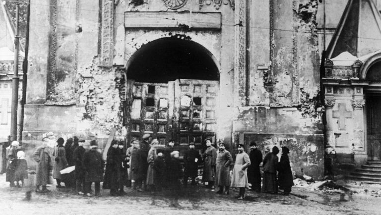 Никольские ворота Московского Кремля. 1917 год Никольские ворота Московского Кремля. 1917 год