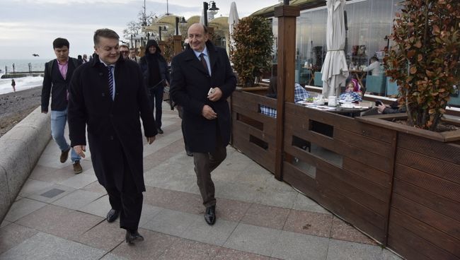 Депутат парламента Сербии Милован Боич (слева) во время посещения Крыма. 20 марта 2017 Депутат парламента Сербии Милован Боич (слева) во время посещения Крыма. 20 марта 2017