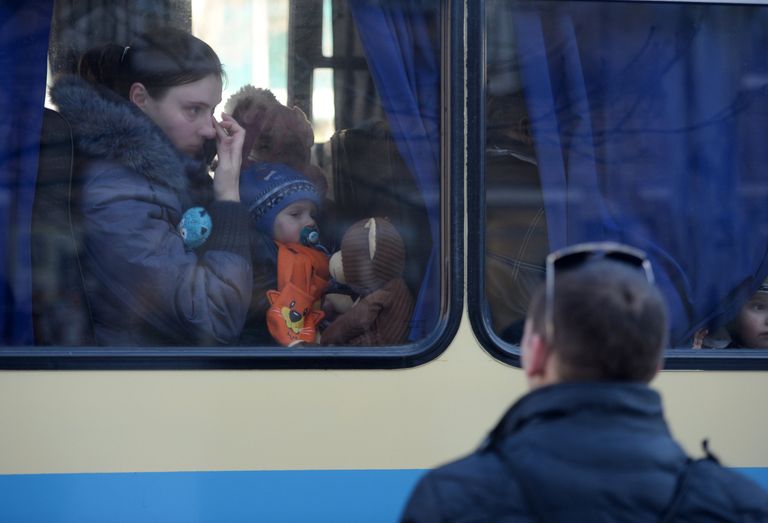 Четыре автобуса с беженцами отправились из Донецка в Россию